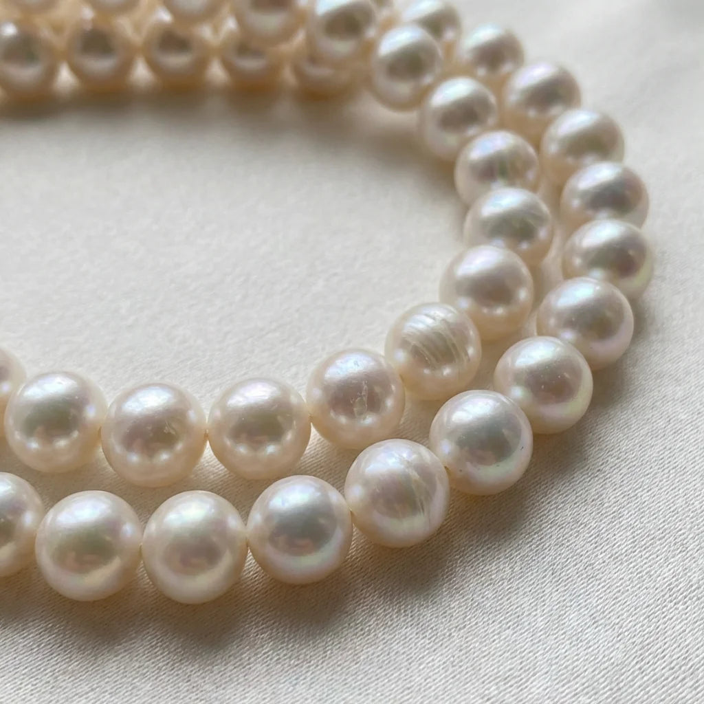 Dainty pearl necklace on model profile